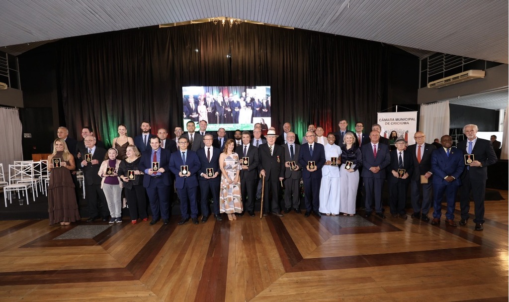 Câmara de Criciúma celebra os 100 anos do município com entrega da Comenda Legislativa Centenário