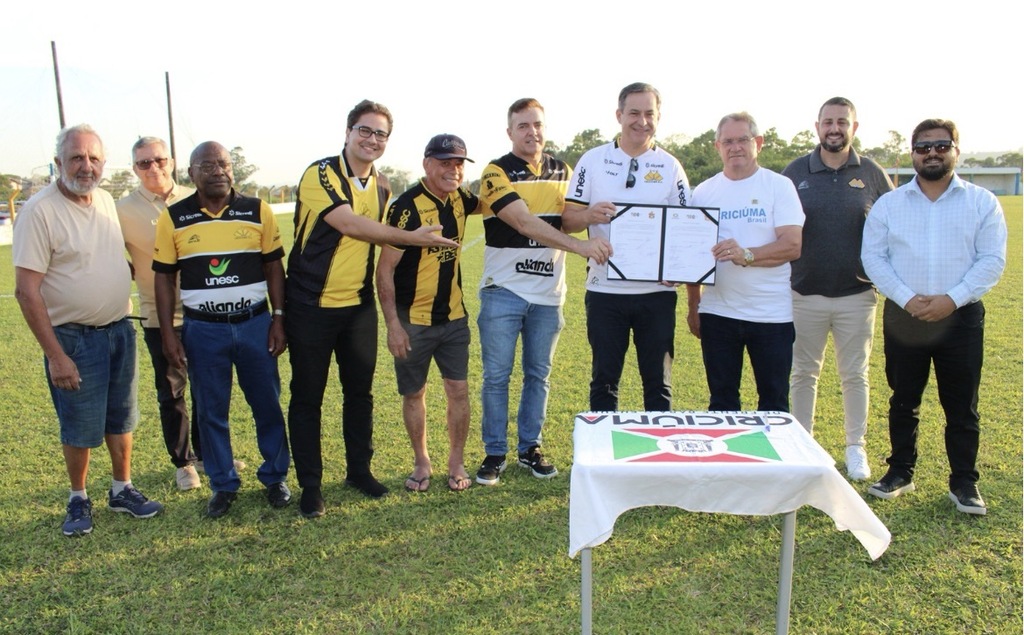 Governo de Criciúma assina ordem de serviço para construção de sede comunitária de campo na Vila Visconde